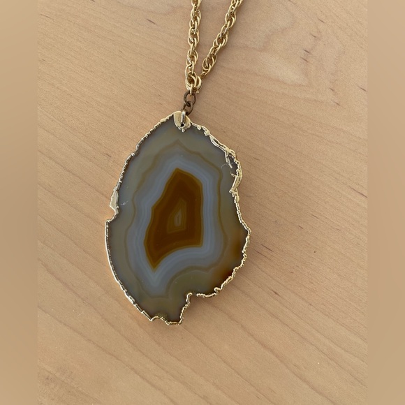Gold Agate Pendant Necklace - Picture 5 of 7